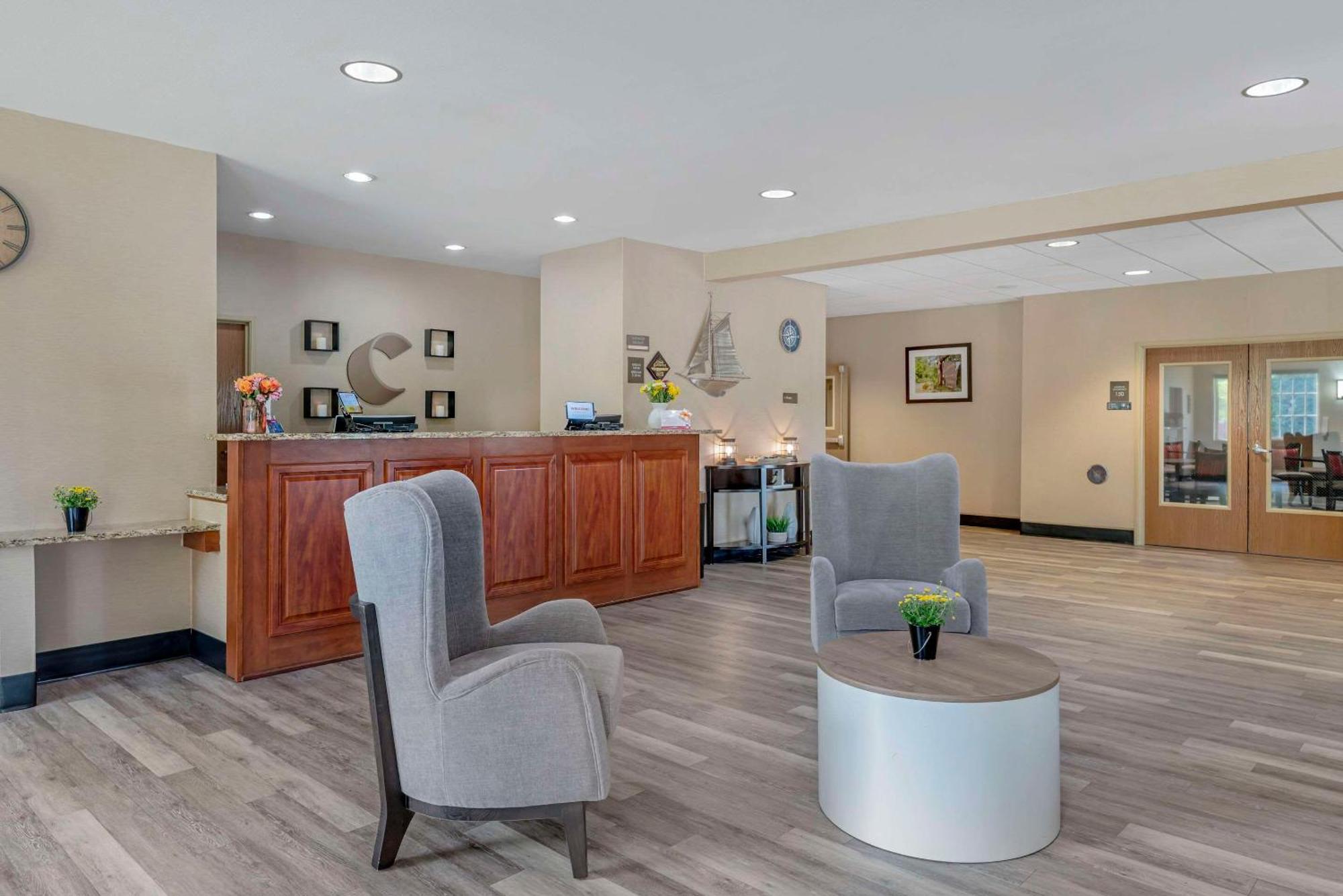 Comfort Suites Lake Geneva East Екстер'єр фото