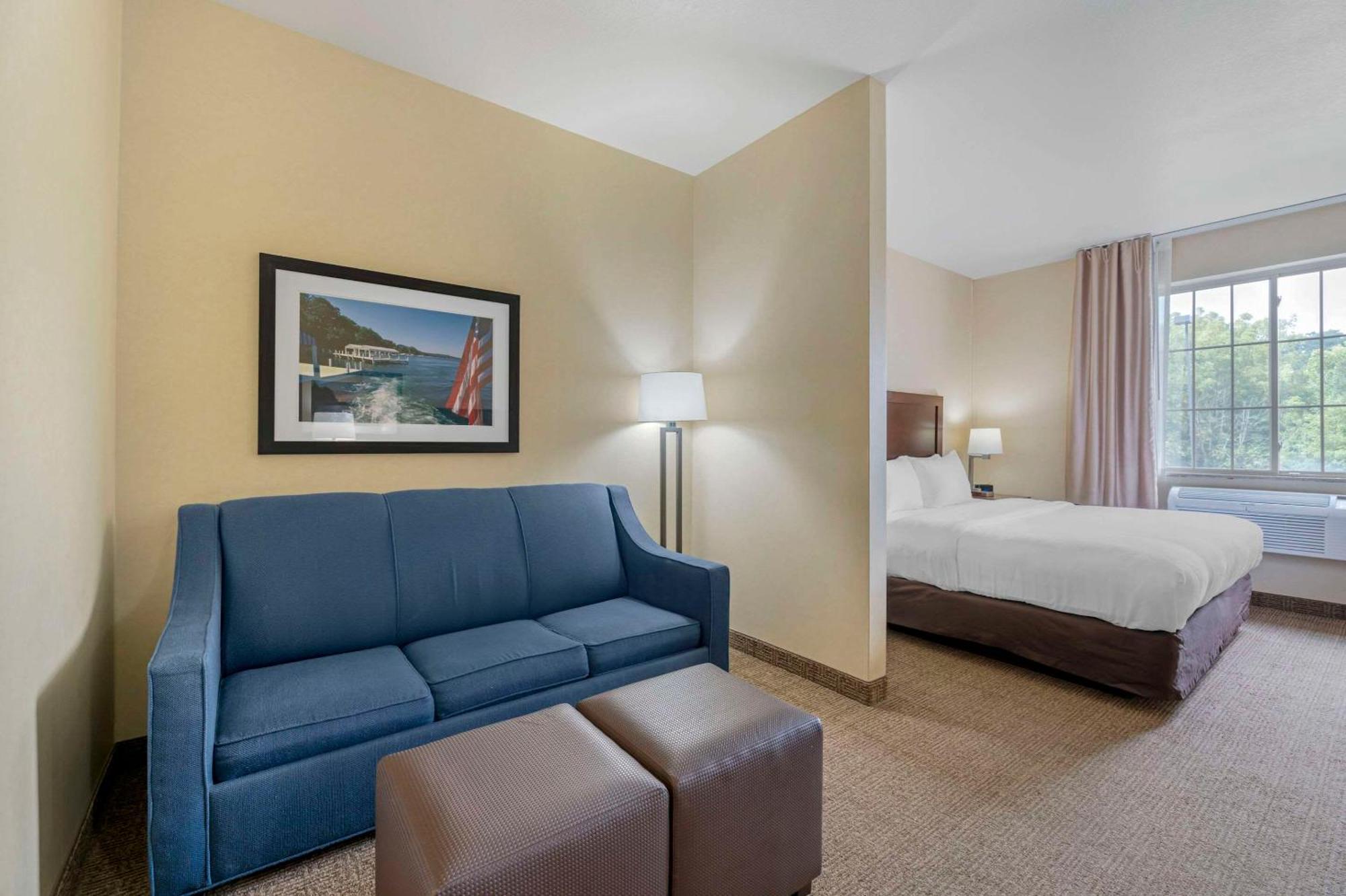 Comfort Suites Lake Geneva East Екстер'єр фото