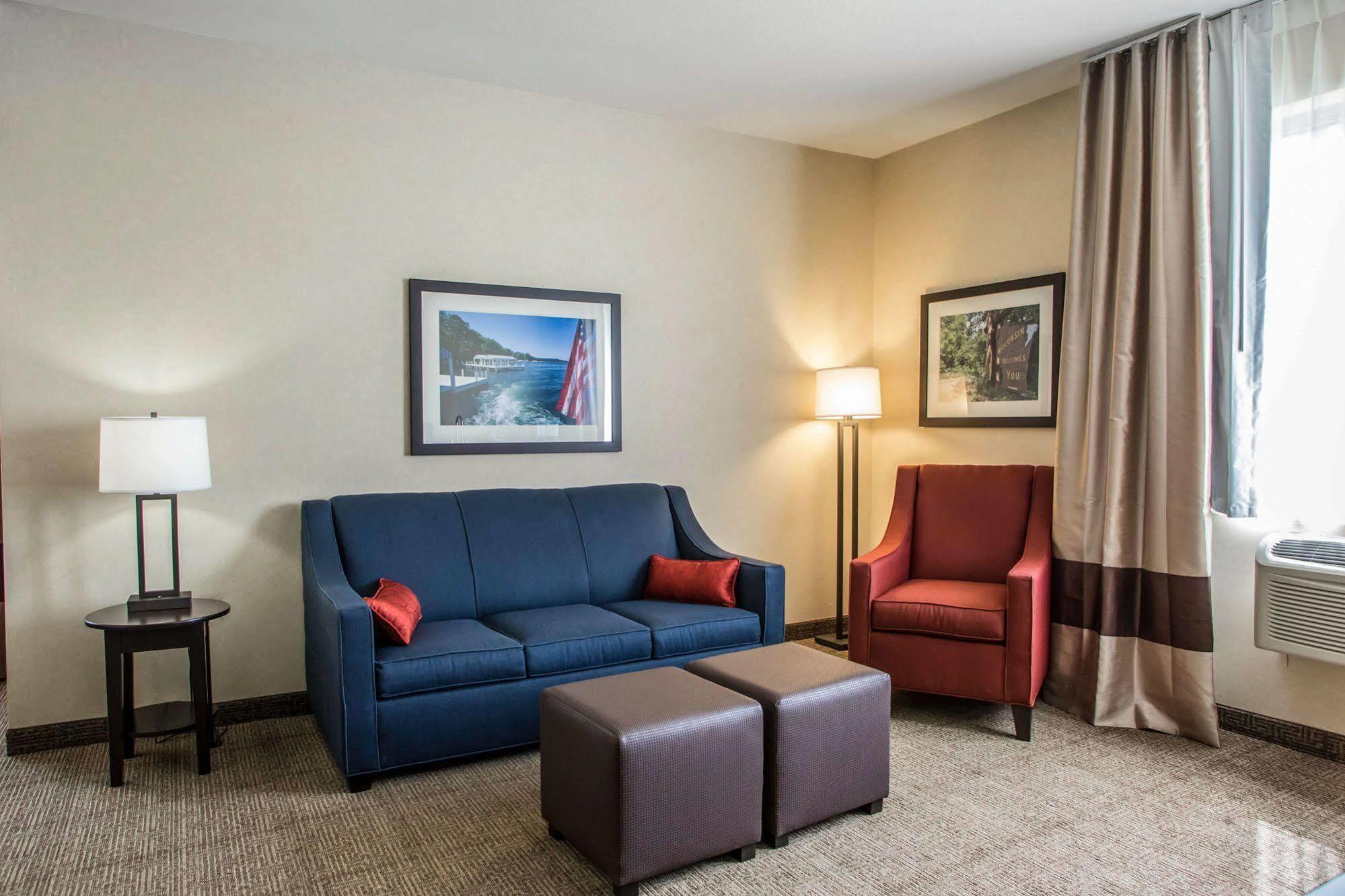 Comfort Suites Lake Geneva East Екстер'єр фото